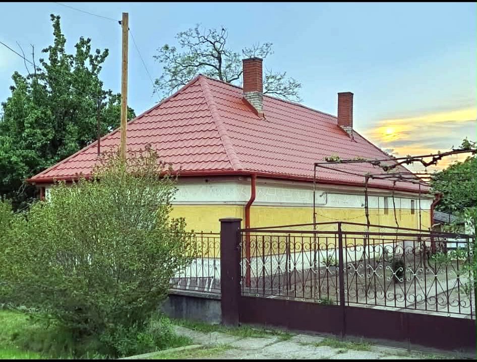 Elkészült piros tető